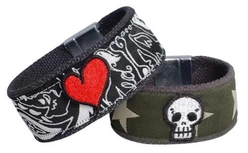 Decorative hemp bracelet with sewn-on heart and skull patches, customizable design