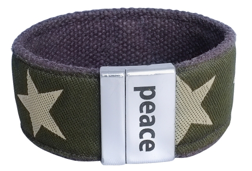 Customizable hemp bracelet with engraved text, handmade and sustainable